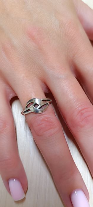 Продам серебряные кольца 925