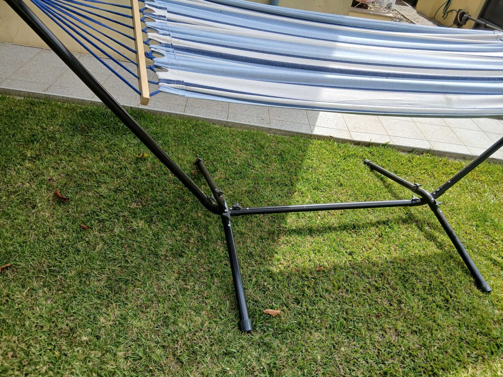Cama de rede com armação