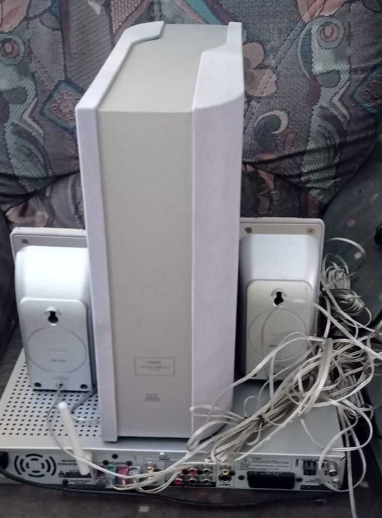 System kina domowego Philips
HTS5000W