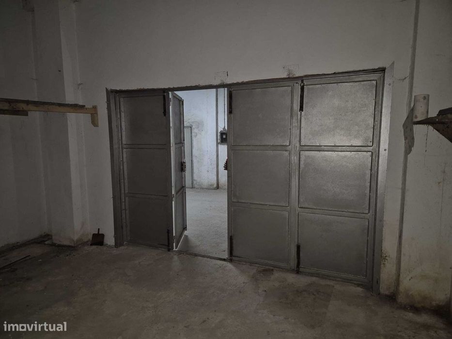 Box com 11 m2 no centro da Malveira