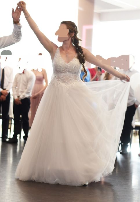 Piękna suknia ślubna z tiulem r.38