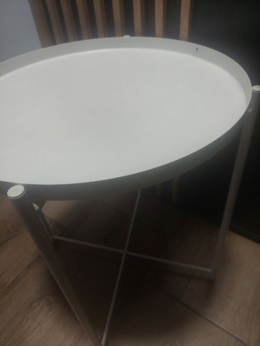 Metalowy stolik z tacą gladom ikea