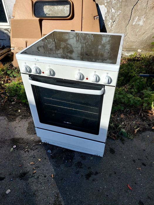 Kuchnia elektryczna z piekarnikiem