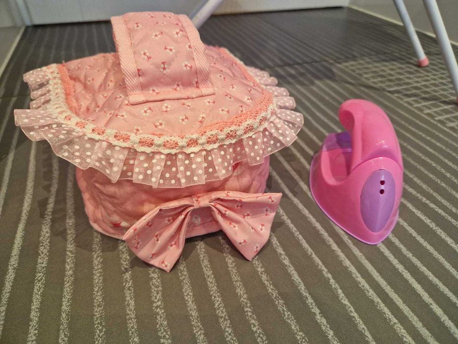 Zestaw DeCuevas Toys– deska do prasowania+krzesełko do karmienia lalek