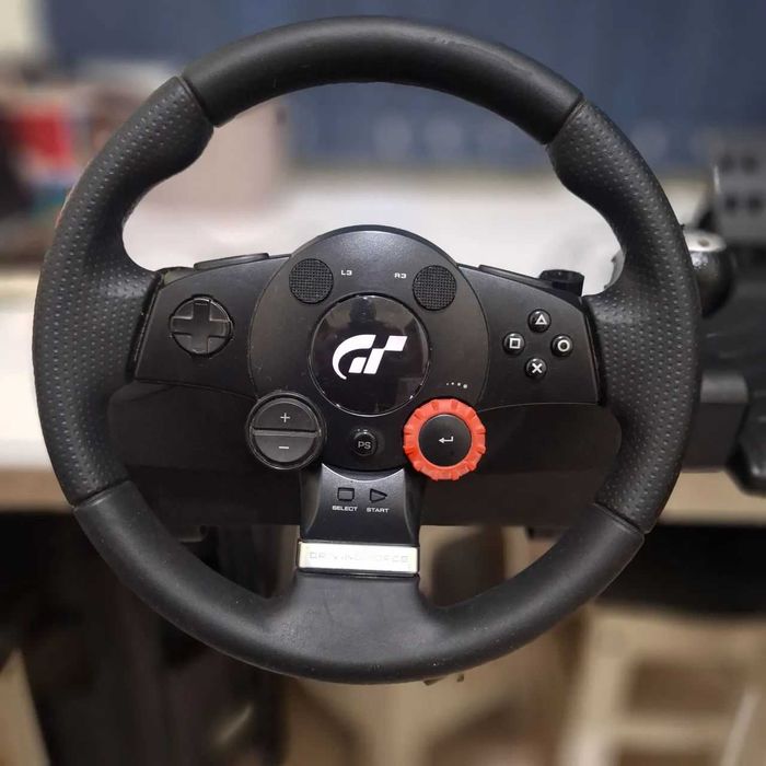 Logitech Driving Force GT com Pedais PS3/PS2/PC
