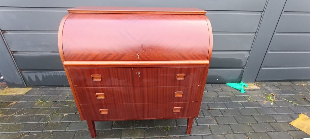 Sekretarzyk z roletą • vintage / mid-century • mahoń • 96×90×45 • ładn