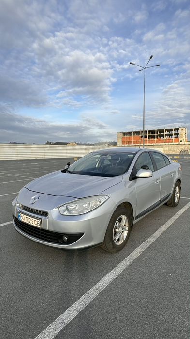 Навчальне авто Renaul Fluence