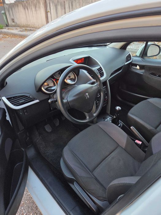 Peugeot 207 1.6HDI 99G