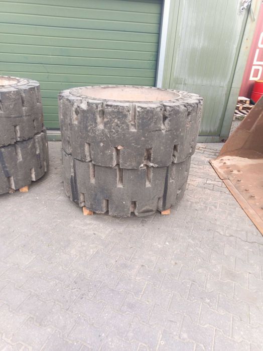 CAT Flexport 20.5x25 opony lane pełne VOLVO