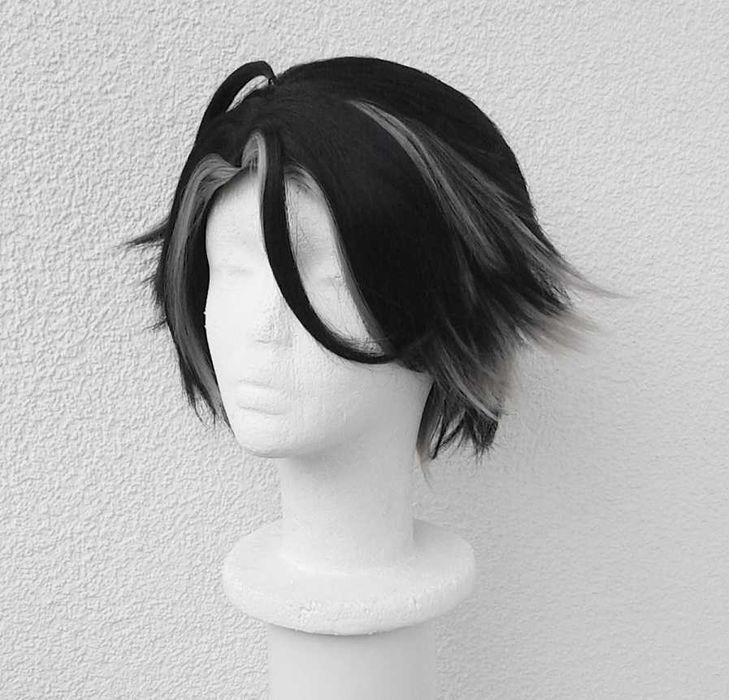 Krótka czarna peruka pasemka cosplay wig Wriothesley Genshin Impact