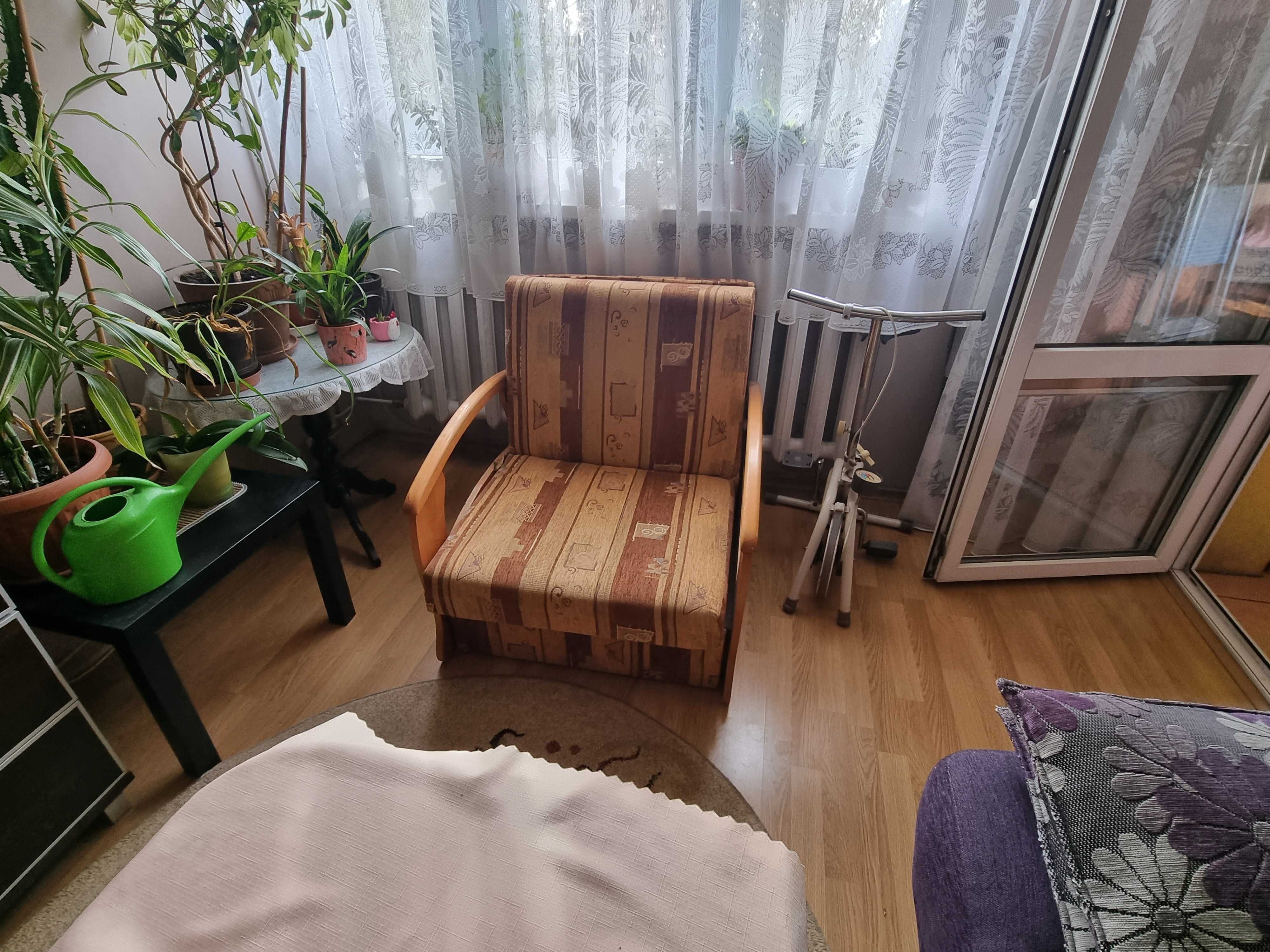 Fotel rozkładany + 4 pufy