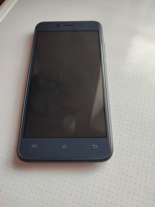 Продам смартфон Nomi i5012