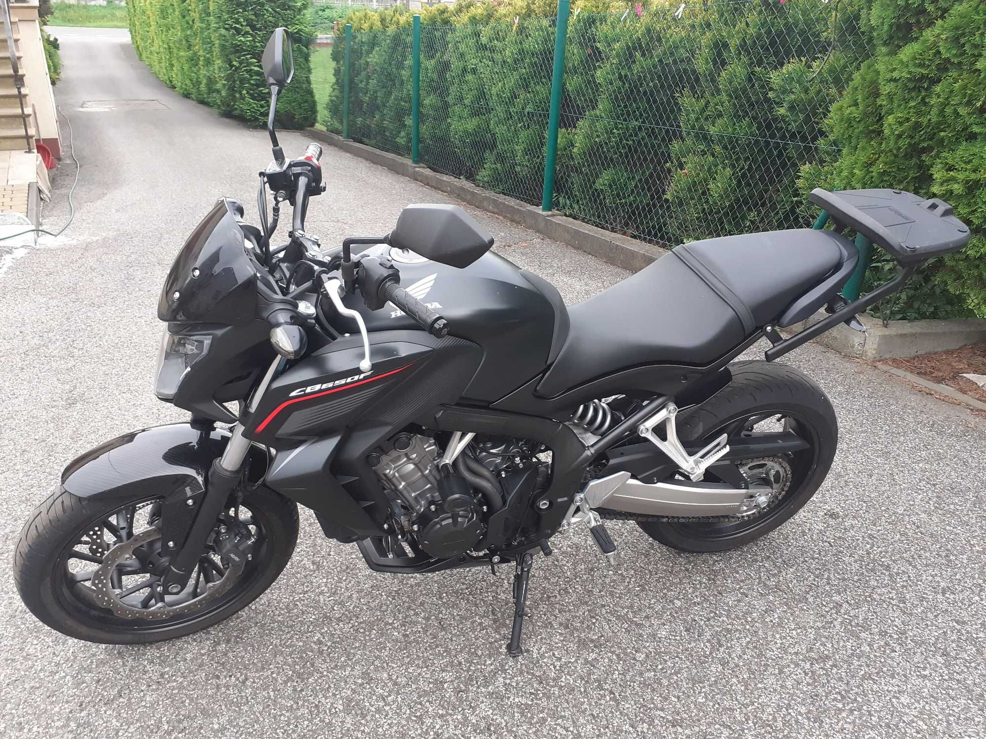 CB650 F z małym przebiegiem 21043 km. bezwypadkowa  ABS A2 35KW