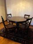 Mesa de jantar redonda, extensível para oval, em madeira maciça