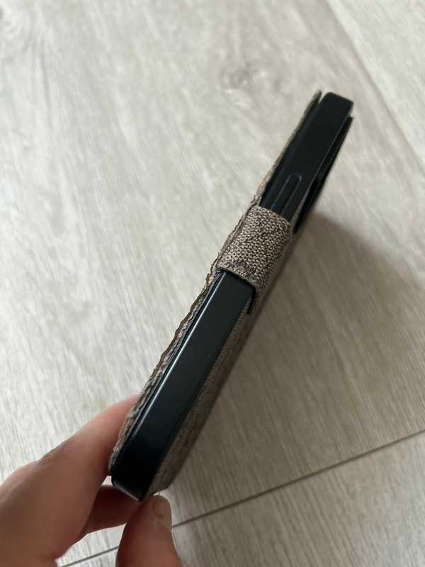 Etui futerał na telefon z klapką marki Guess IPhone Apple 13 / 14 / 15