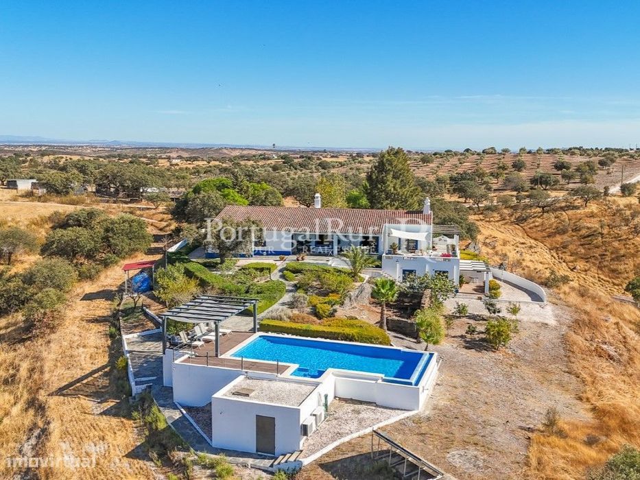 Propriedade T5 com 7 Hectares e Piscina no Alentejo
