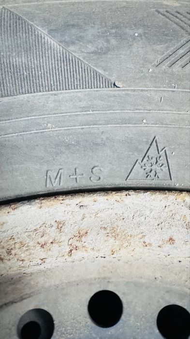 Продам зимнюю резину на дисках. 215/65 R16 98Q IG50