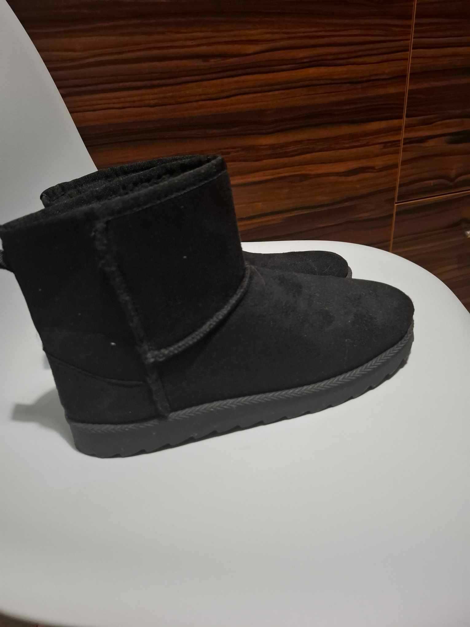 Buty Emu czarne r. 39