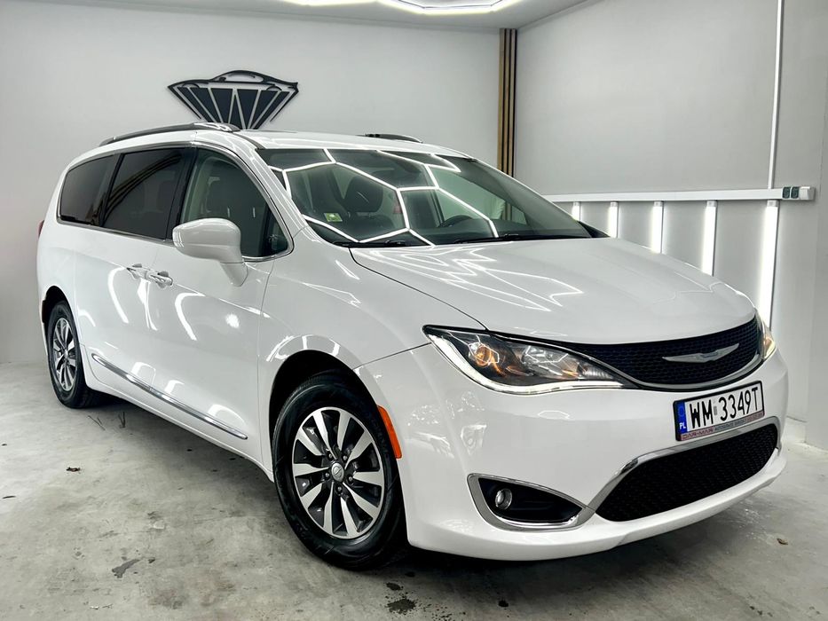 Wypożyczalnia wynajem samochodów bus- 8/9 osobowe, VIP