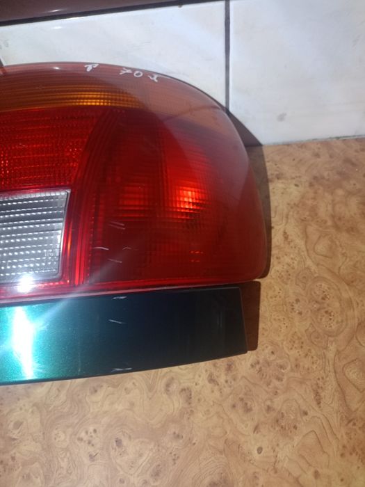 Lampa prawy tył audi a4 b5 sedan przed lift