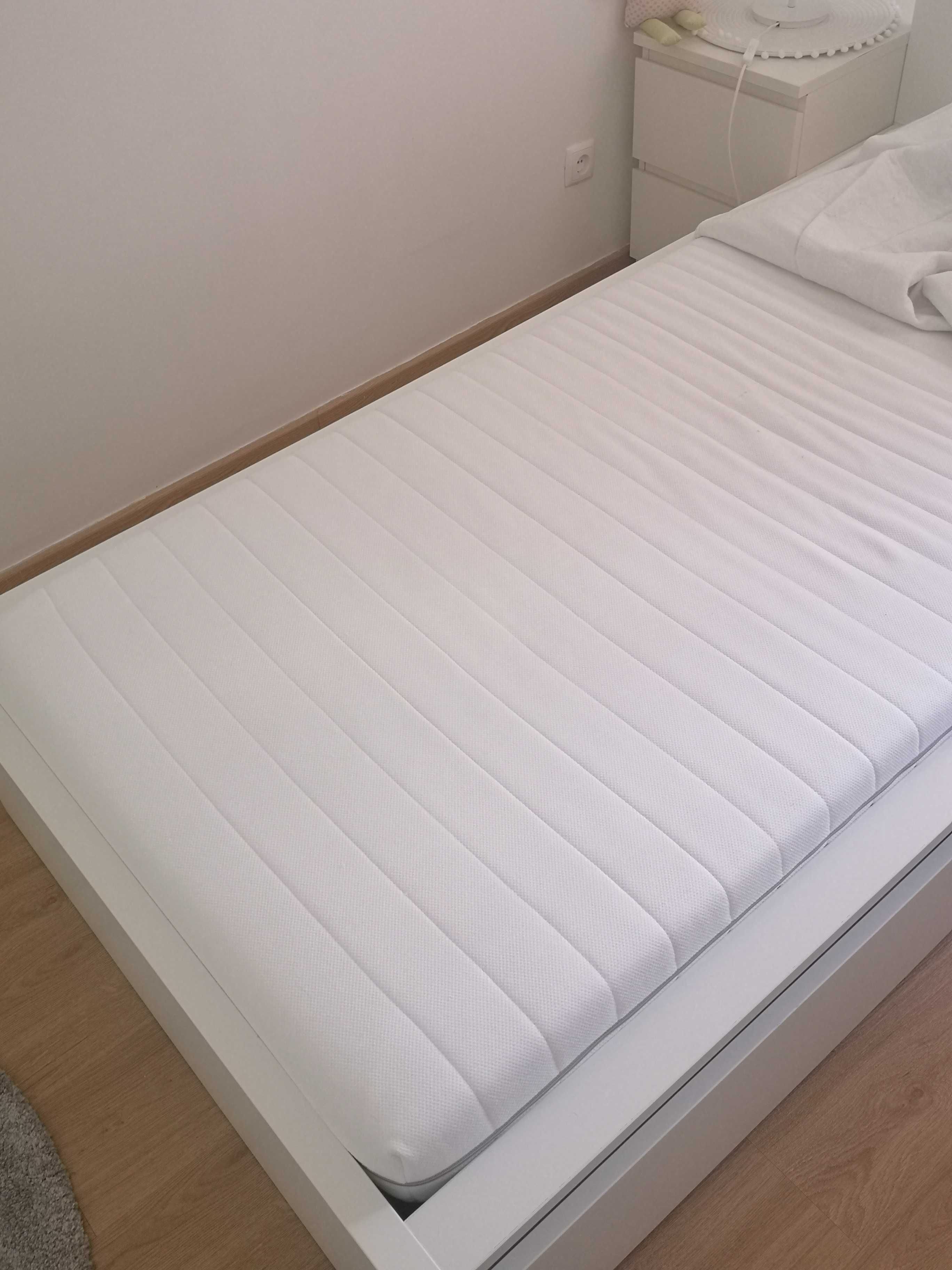 Cama Malm Ikea 90cm largura com gavetas e colchão