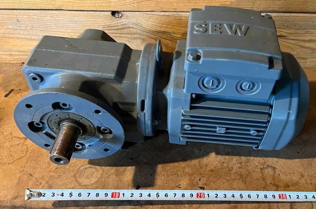 Motoreduktor ślimakowy SEW SF37 DR63L4/TF