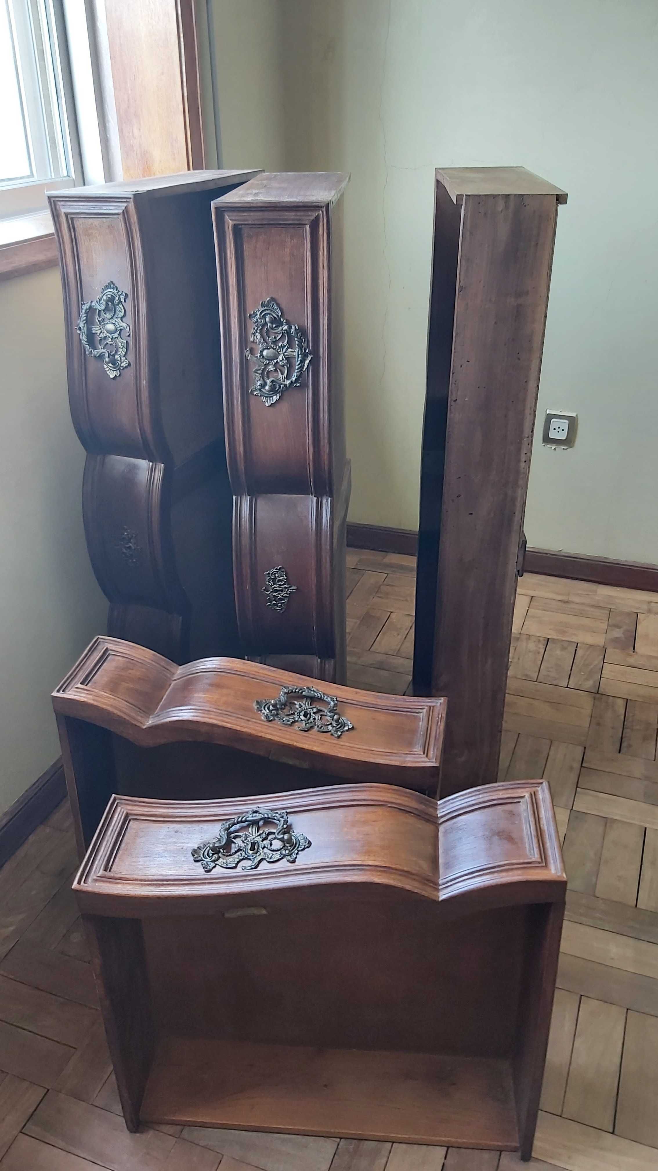 Cômoda de madeira