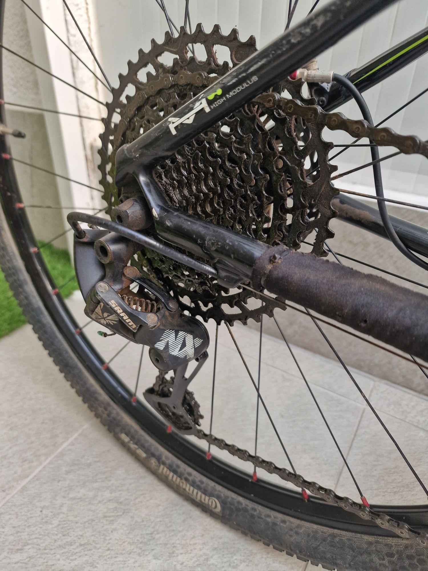 Bicicleta CANNONDALE em carbono