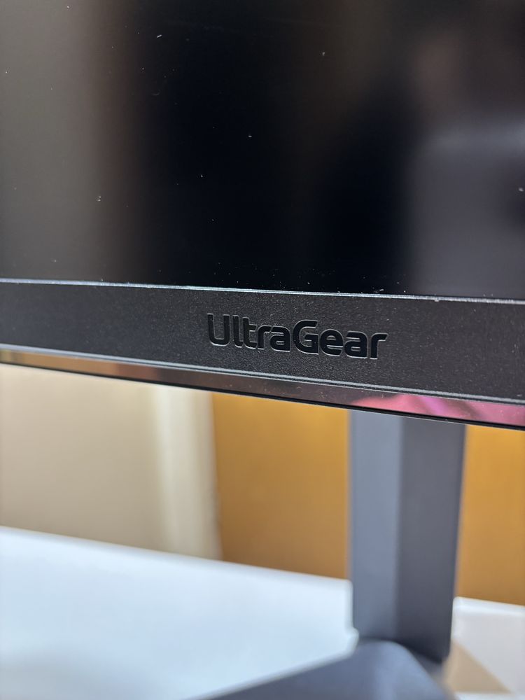 Monitor LG UltraGear 27GR93U-B – 4K, 144 Hz, jak nowy!