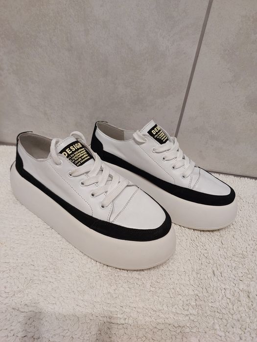 Білі шкіряні кеди