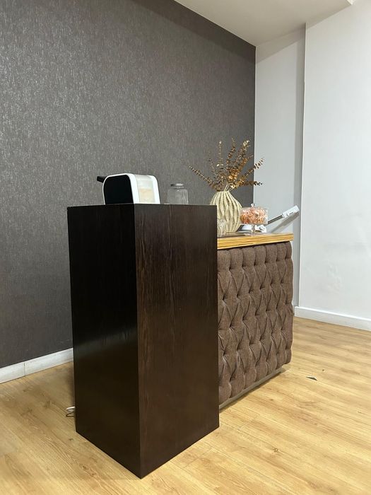 Balcão de recepção c/ capitoné