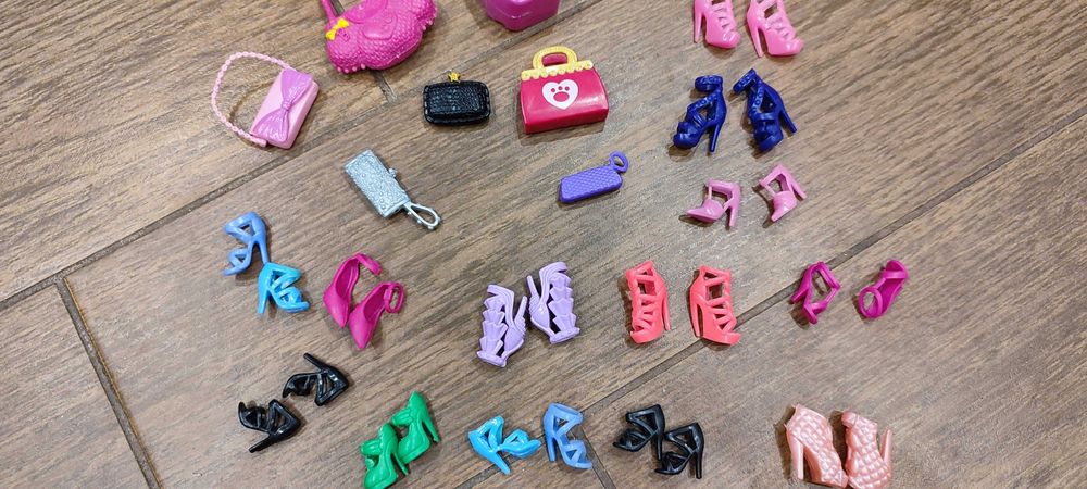 Buty i torebki dla lalek Barbie, 20 sztuk