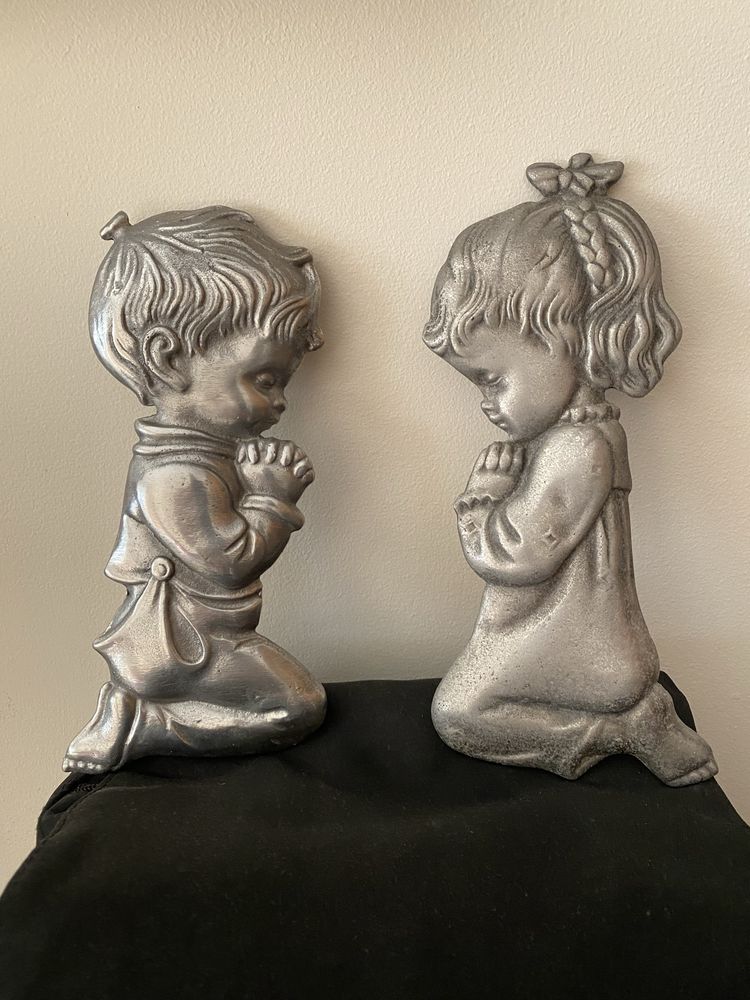 Figuras decorativas metálicas – Crianças em oração