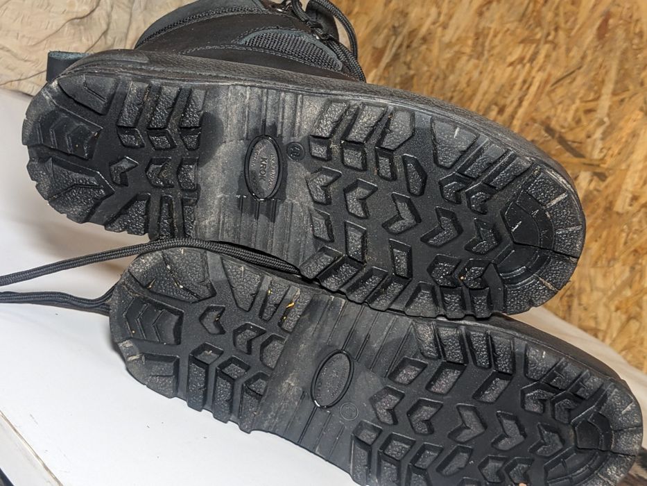 Продам мужские кожаные ботинки