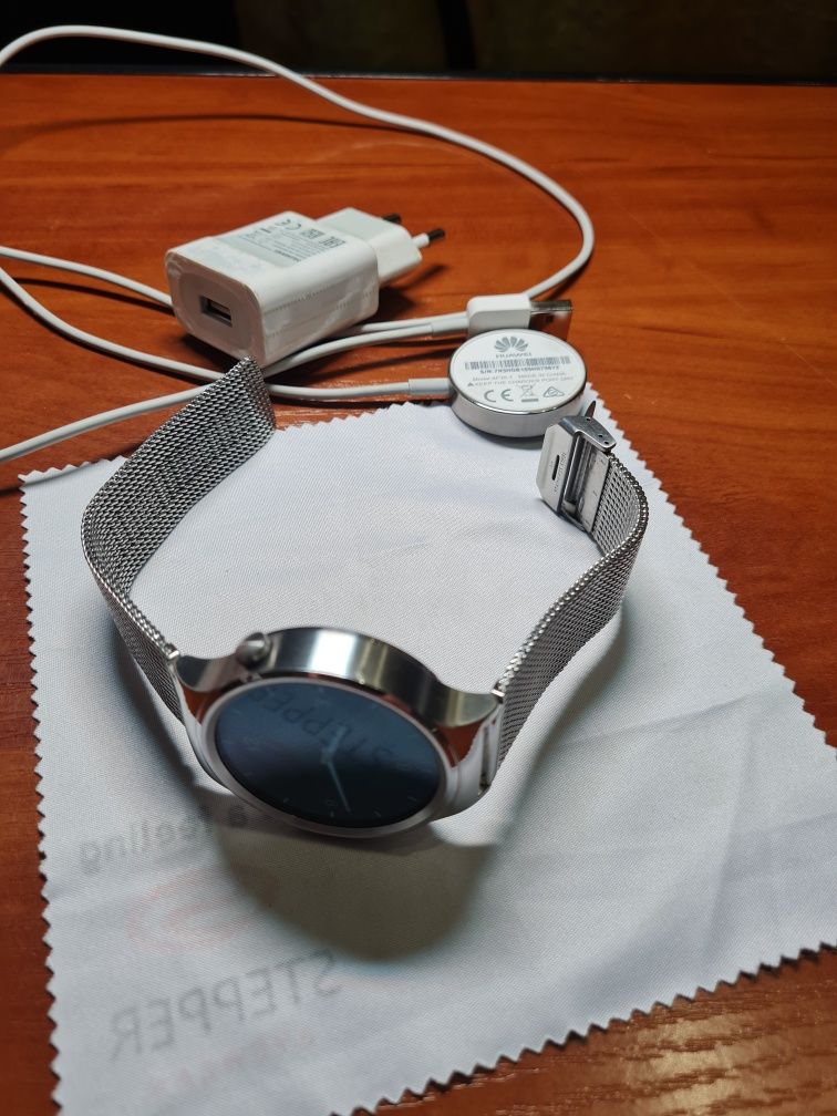 Смарт-часы Huawei Watch W1 (сапфировое стекло)