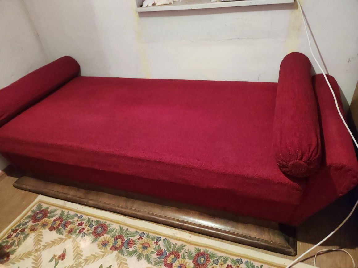 Sofa łóżko ze skrzynią na pościel jest to łóżko 1 osobowe 1935rok