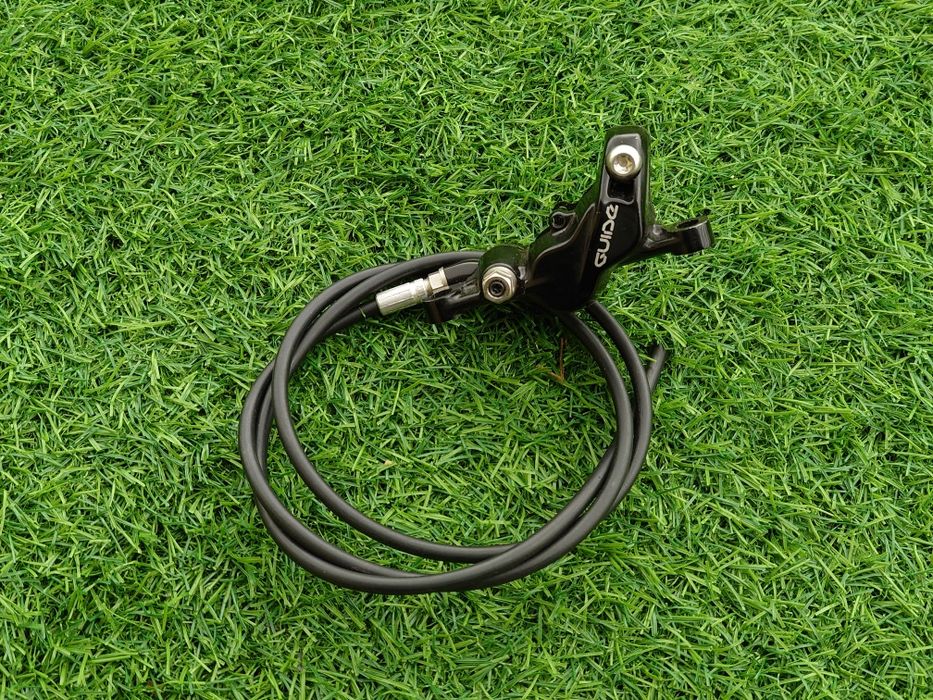 Zacisk hamulcowy hydrauliczny Sram Guide czterotłokowy DOT 4, DOT 5.1