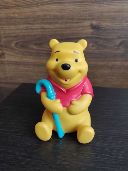 Резиновая  игрушка Винни Пух с тростью, высота 10 см, редкая игрушка.