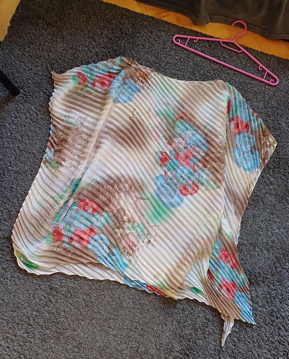 Zwiewna narzutka plażowa plisowana r. 40,42,44