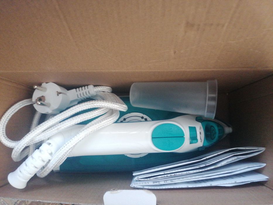 Vendo Ferro a vapor Tristar ST-8300 | Novo