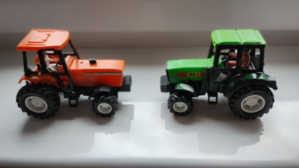 Dwa traktorki dla dzieci