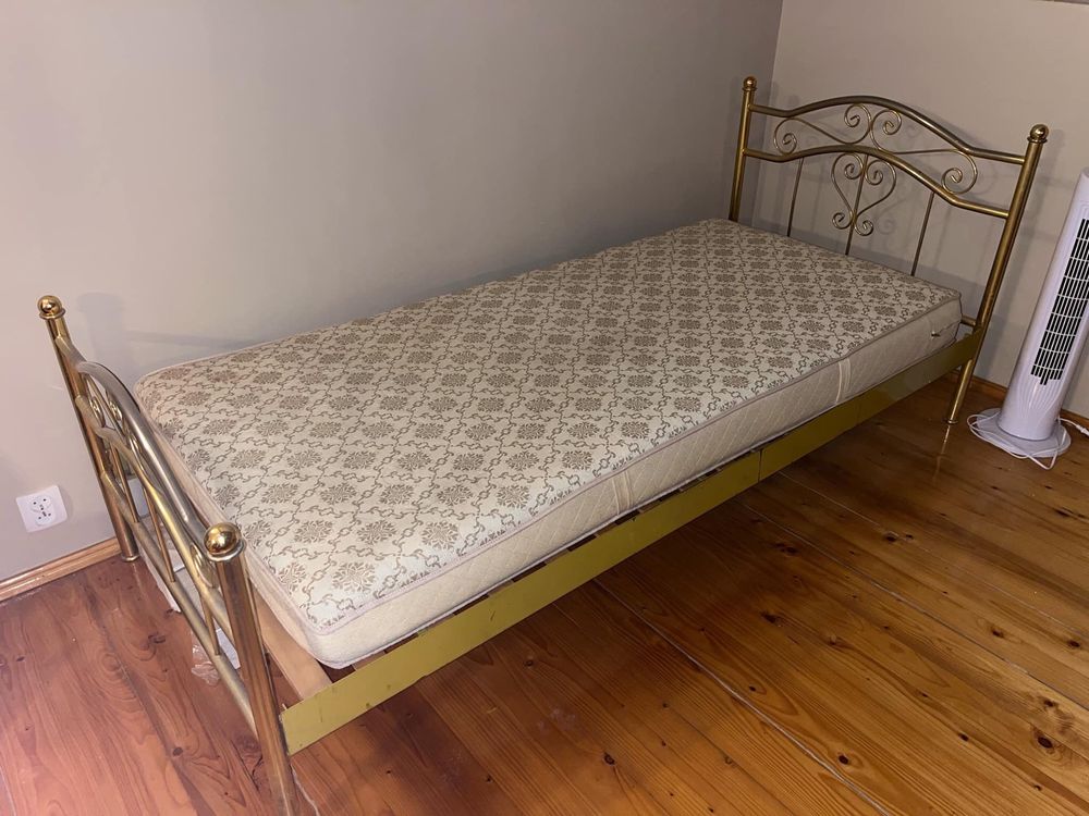 Łóżko 90x200 z materacem i stelażem