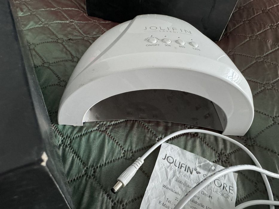 Фрейзер та лампа для манікюру з Німеччини