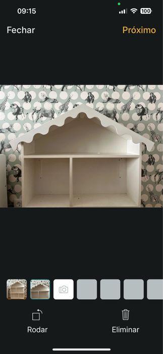 Estante de madeira/ casinha de bonecas