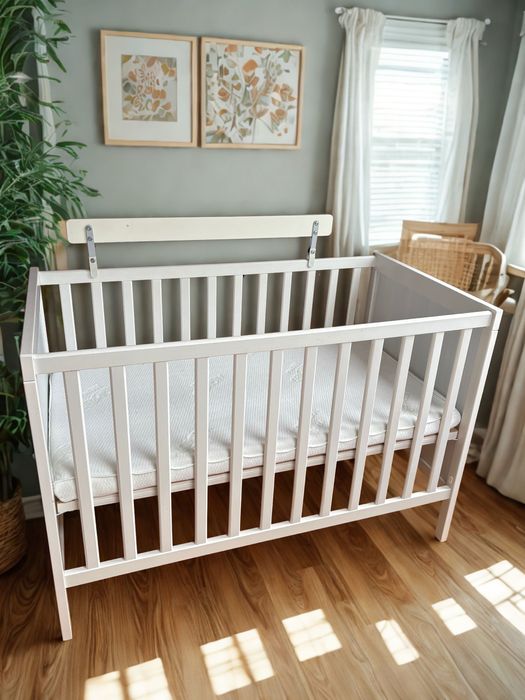 Łóżeczko dziecięce IKEA SUNDVIK + materac 120x60 + barierka NÄTTPA