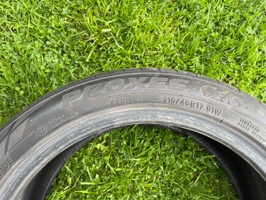 Продам резину комплект 4 шт. 215/45R17 91W TOYO