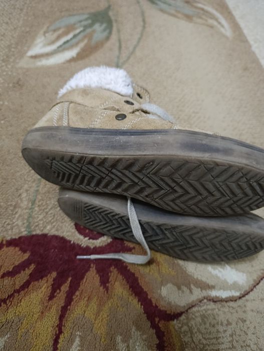 Безкоштовно утеплені ботинки 33р