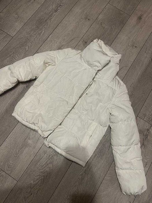 Куртка жіноча біла stradivarius