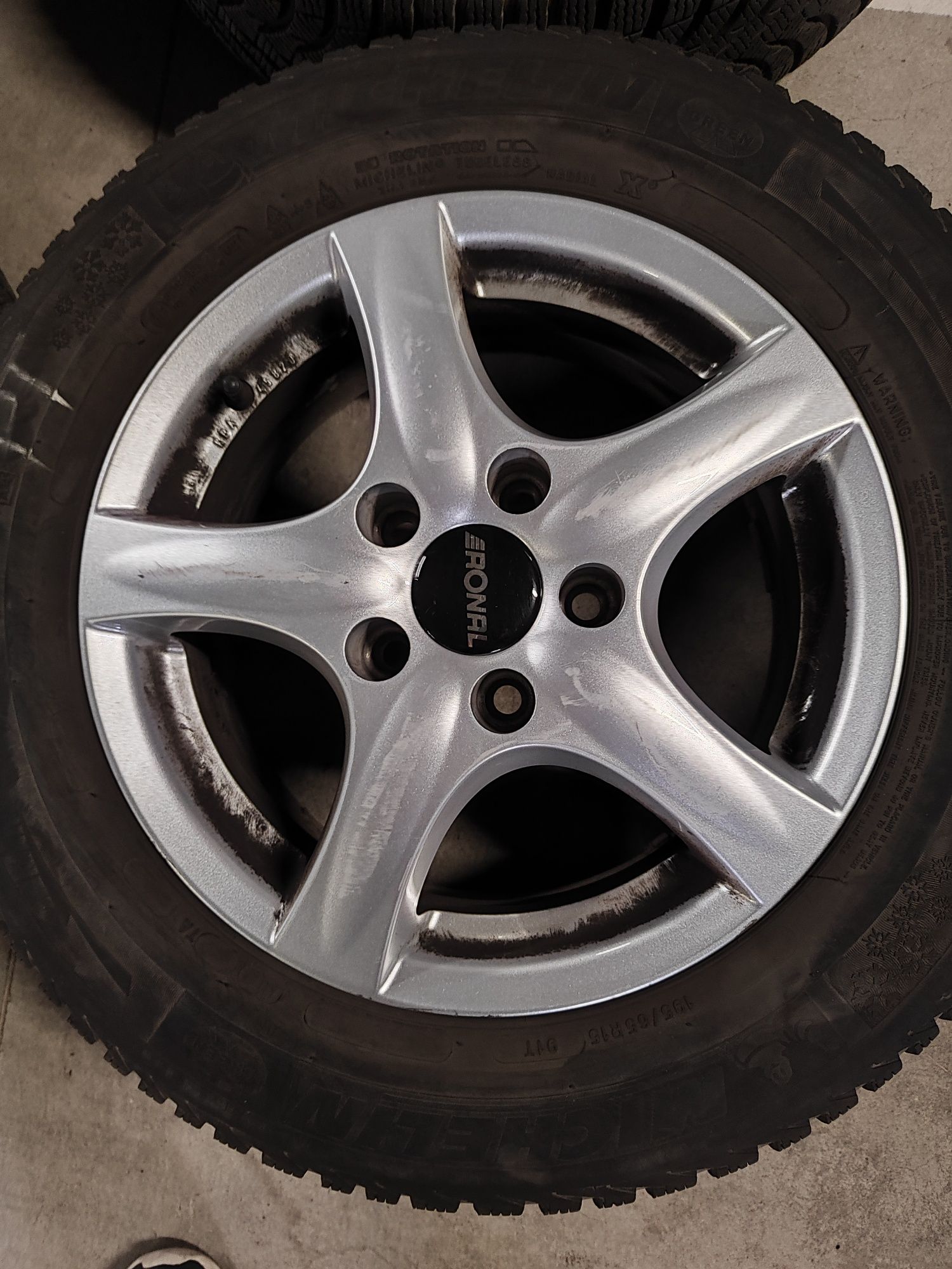 Felgi aluminiowe Ronal 15" z oponami zimowymi Michelin