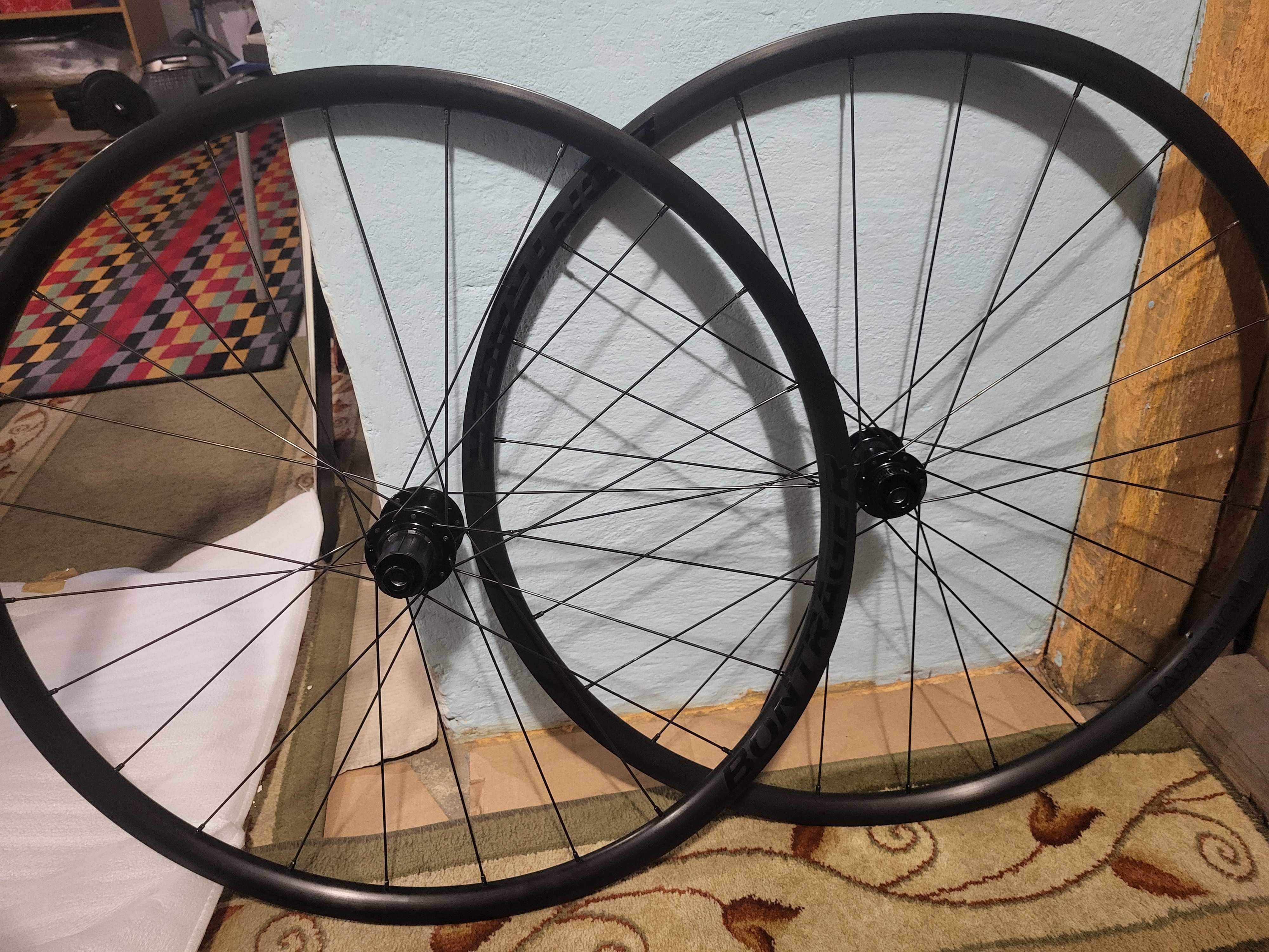 Koła  bontrager paradigm sl  do roweru szosowego